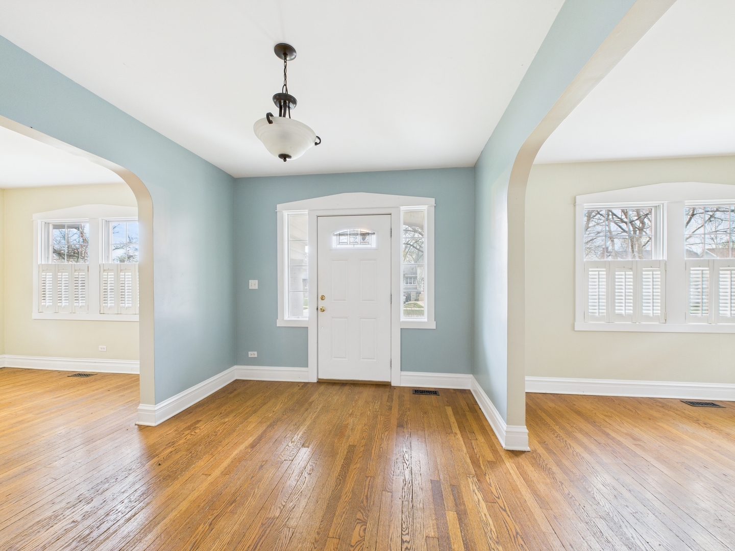 293 Northwood Road Riverside, IL 60546 - Photo 5 of 31