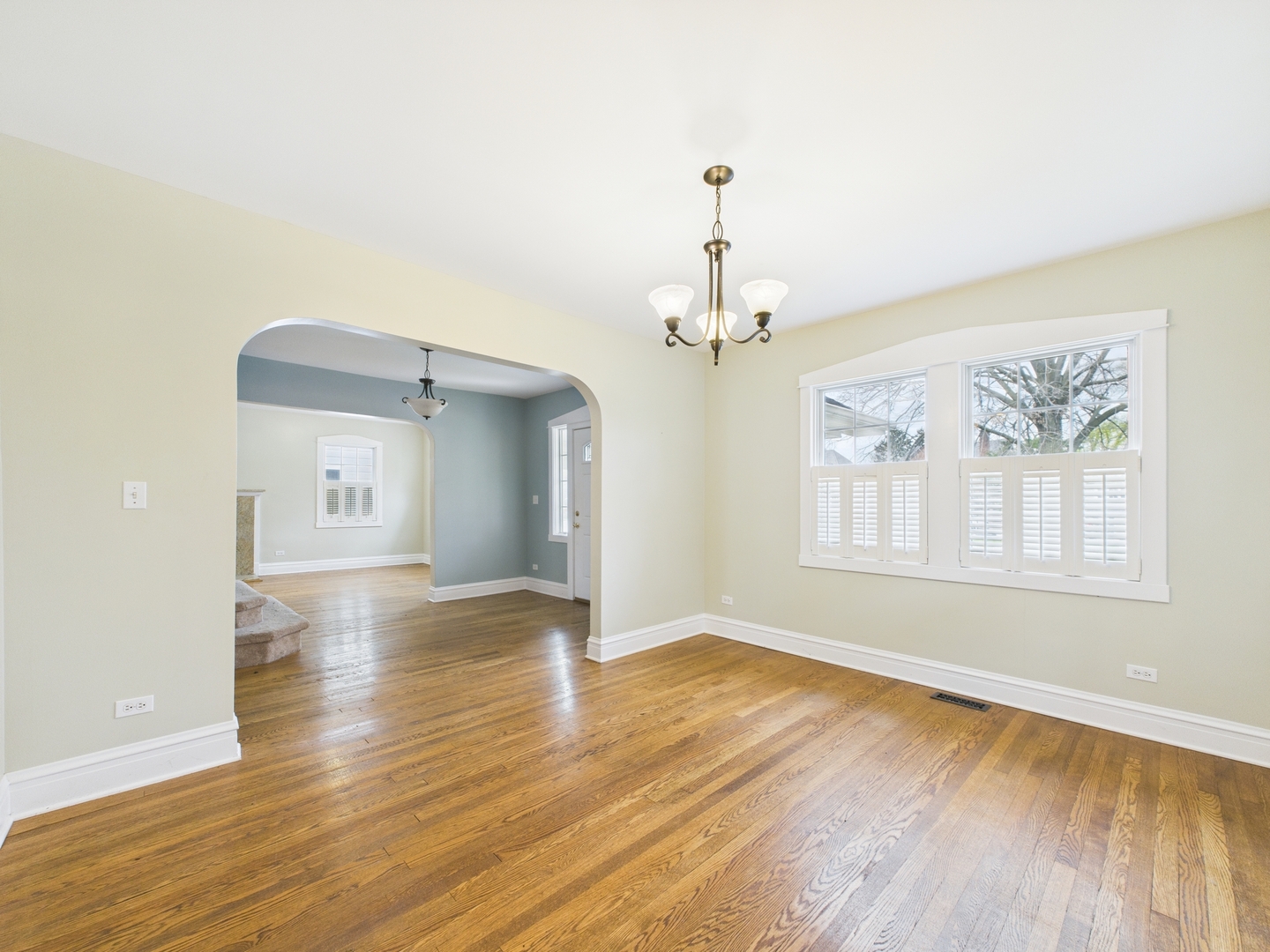 293 Northwood Road Riverside, IL 60546 - Photo 9 of 31