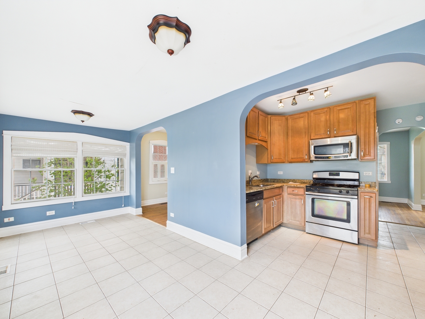 293 Northwood Road Riverside, IL 60546 - Photo 10 of 31