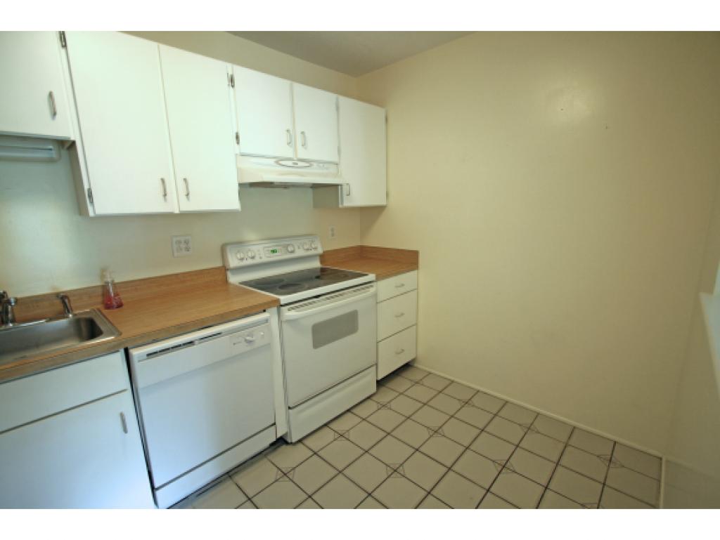 14 Strawberry Bank Road, Unit 6 Nashua, NH 03062 - Photo 6 of 14