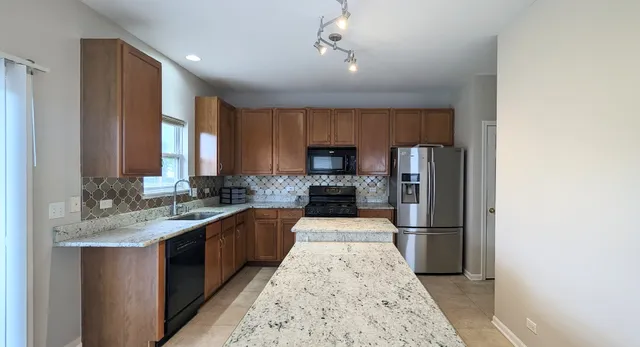 $3,300 | 2310 Shiloh Drive, Aurora, IL 60503