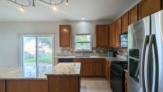 $3,300 | 2310 Shiloh Drive, Aurora, IL 60503