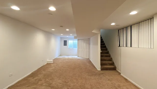 $3,300 | 2310 Shiloh Drive, Aurora, IL 60503