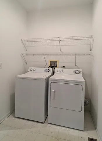 $3,300 | 2310 Shiloh Drive, Aurora, IL 60503