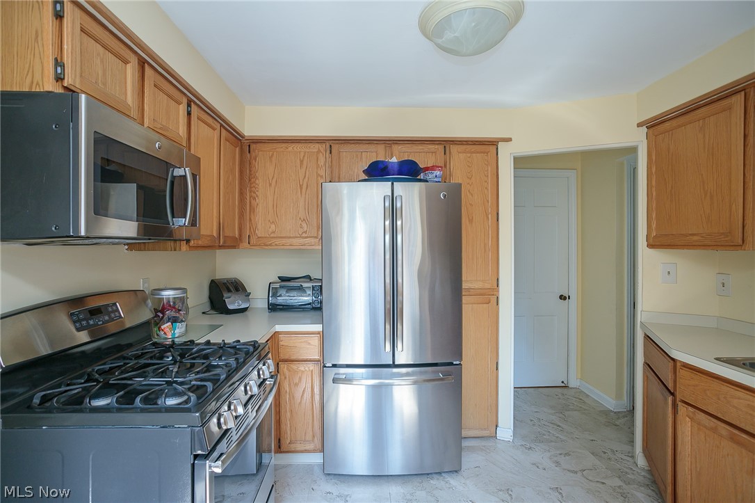 865 Cambridge Road Cleveland Heights, OH 44121 - Photo 10 of 27 Gallery Image 10