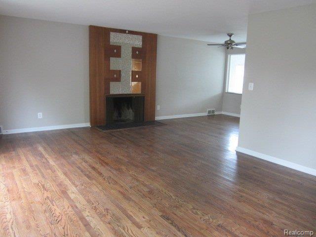 14010 Stahelin Road Detroit, MI 48223 - Photo 2 of 6 LIVING ROOM