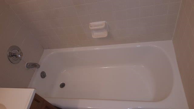 239 Northway Park Road, Unit 12 Machesney Park, IL 61115 - Photo 14 of 18 a bathroom with a shower