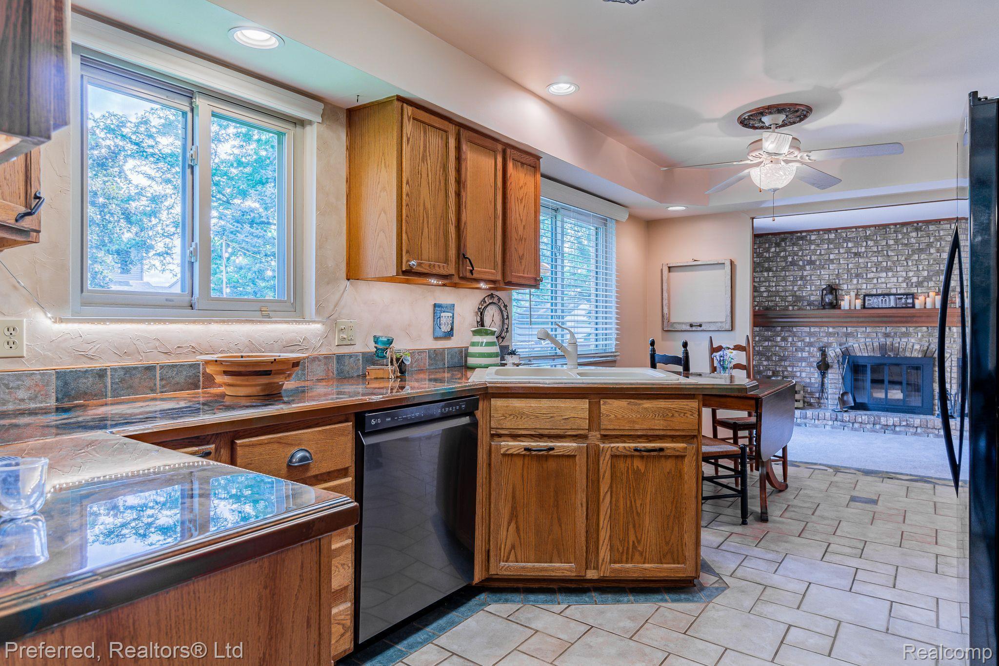 7624 Kingsbridge Road Canton, MI 48187 - Photo 10 of 30 Gallery Image 10