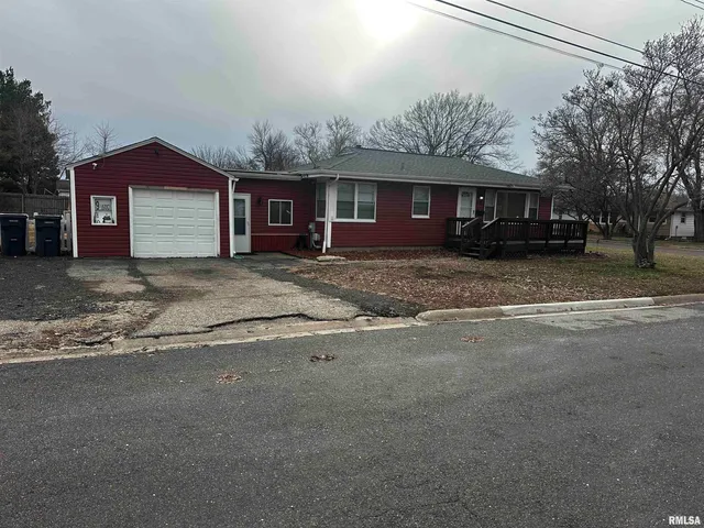 $110,000 | 300 South Street, Pekin, IL 61554