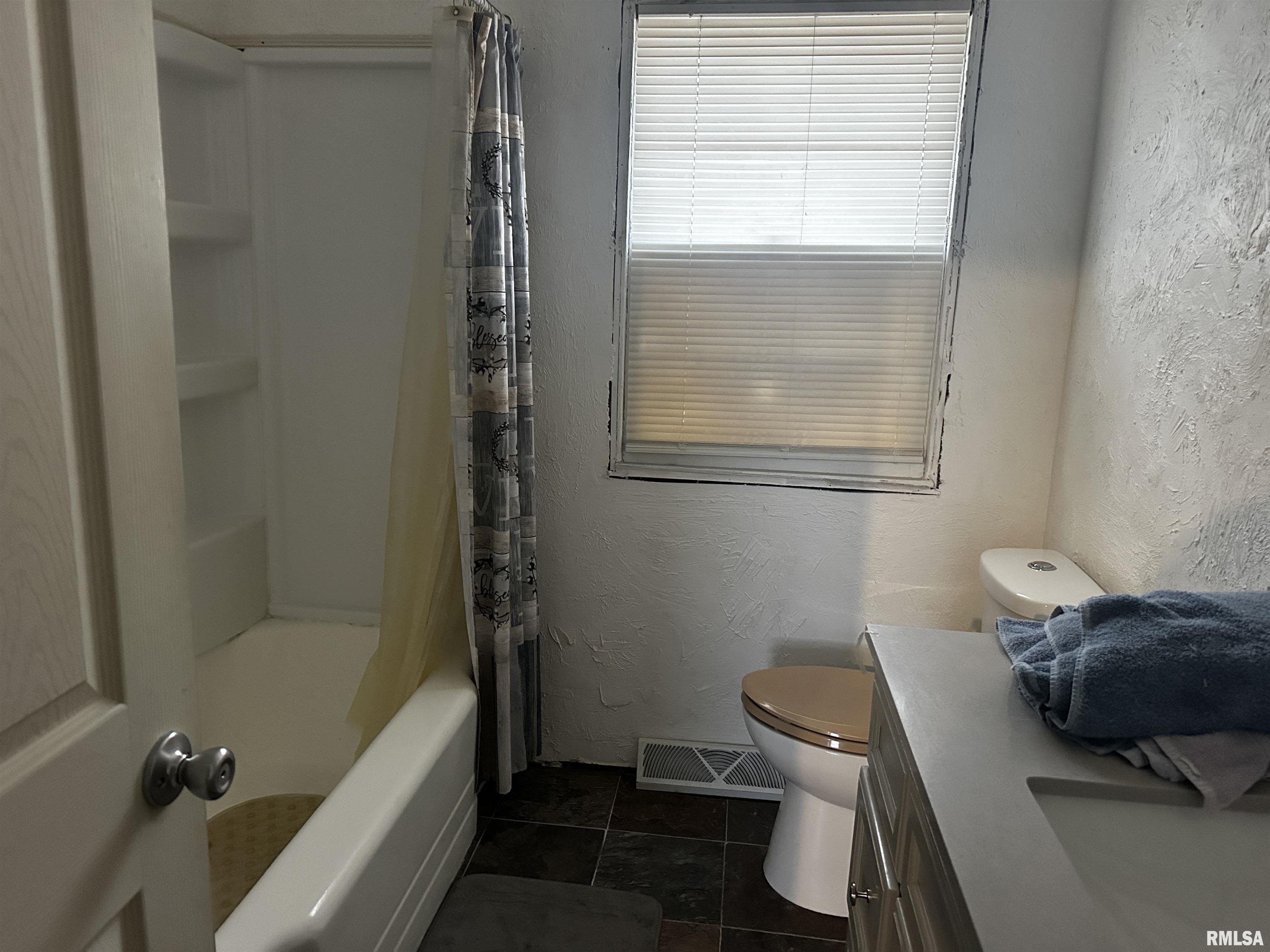 300 South Street Pekin, IL 61554 - Photo 8 of 18