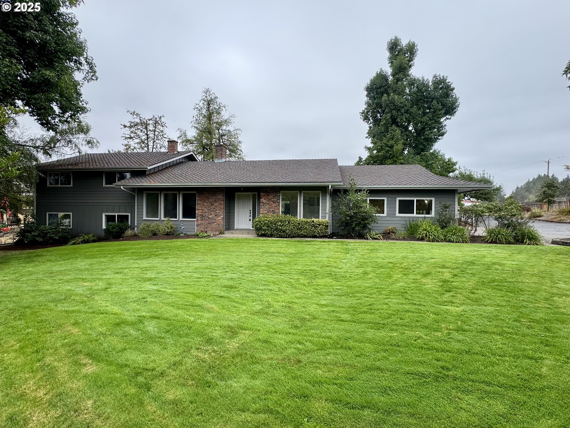 35929 Enterprise Road Creswell, OR 97426 - Photo 2 of 48 a front view of a house with a garden