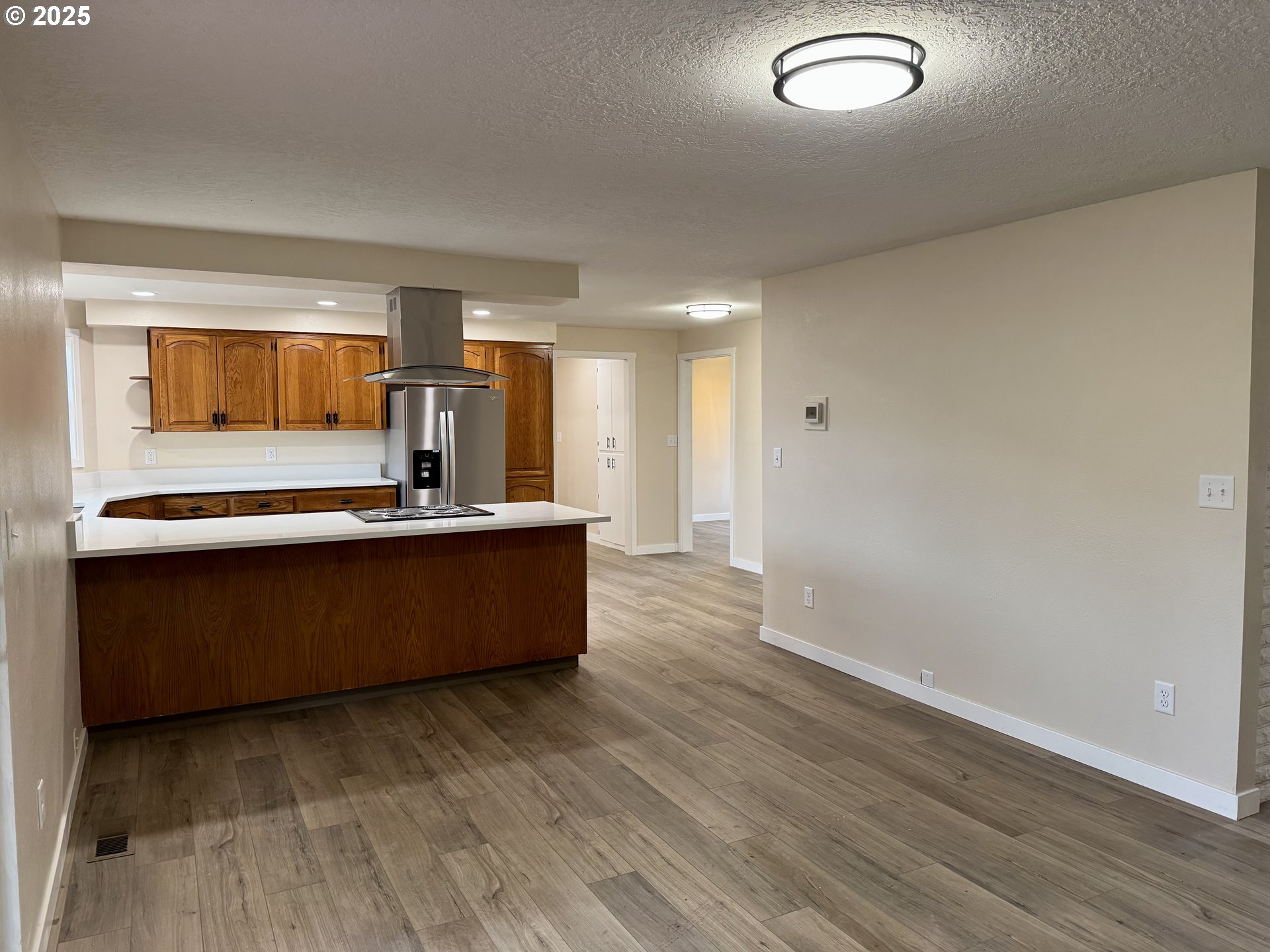 35929 Enterprise Road Creswell, OR 97426 - Photo 23 of 48 a large room with a table and chairs
