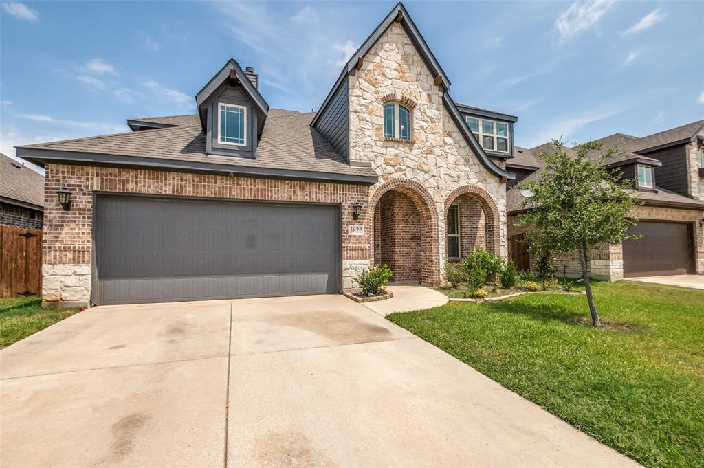 3822 Myrtle Way Kaufman, TX 75142 - Photo 4 of 39 a front view of a house with garden