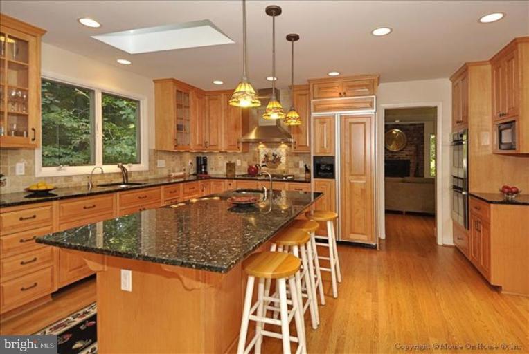 8520 Howell Road Bethesda, MD 20817 - Photo 4 of 28 Kitchen