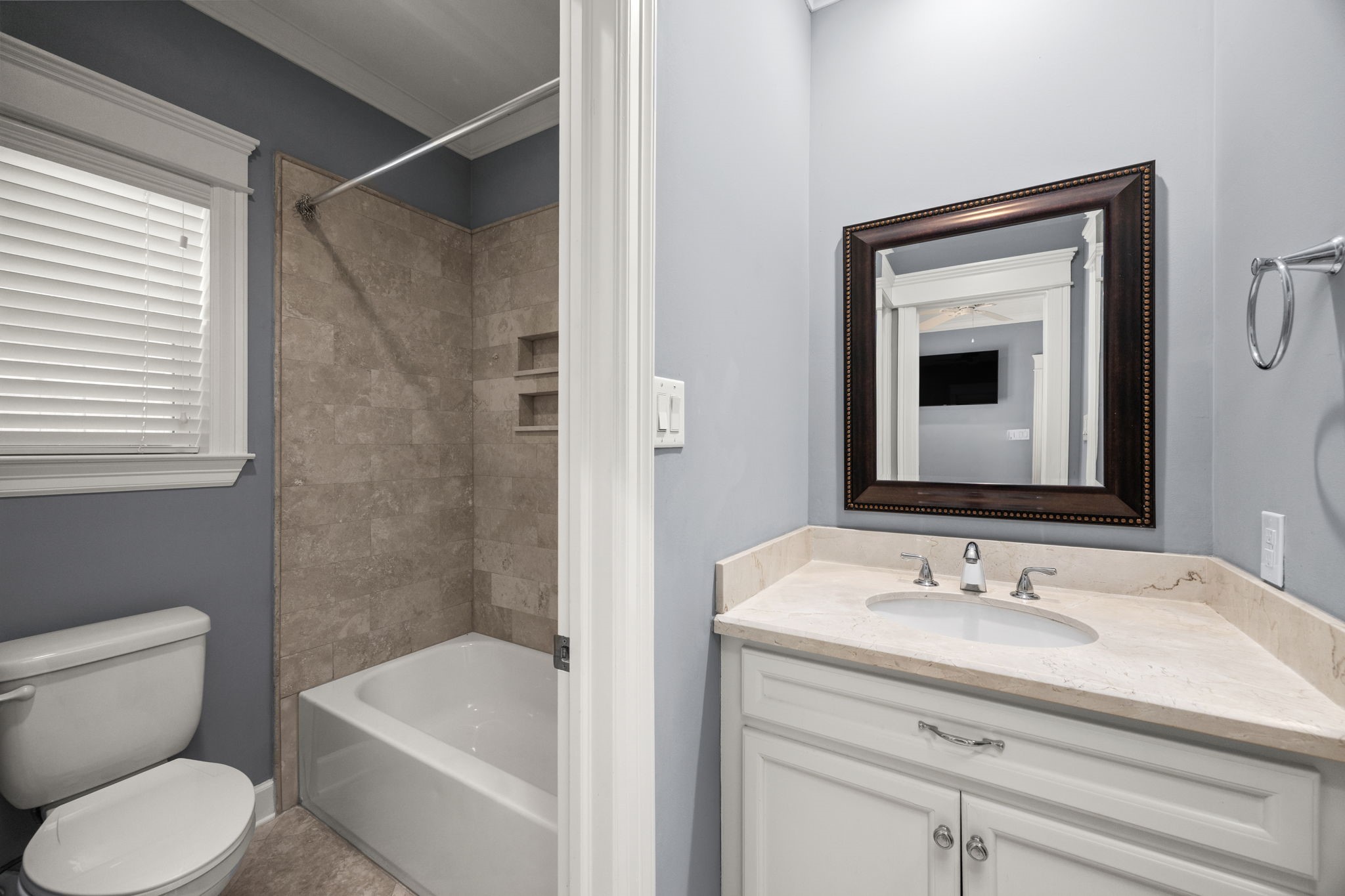 619 Rutland Street, Unit B Houston, TX 77007 - Photo 27 of 33 a bathroom with a sink toilet and shower