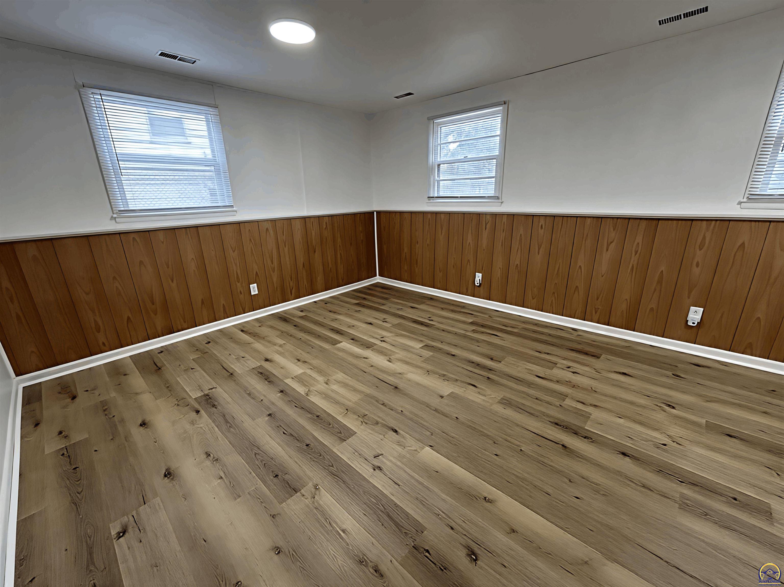 2562 Southwest Kent Street Topeka, KS 66614 - Photo 14 of 18