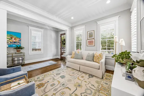 $995,000 | 718 Ashland Street, Houston, TX 77007