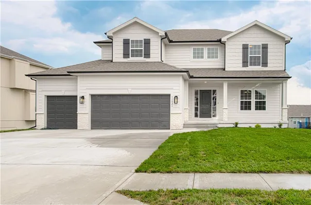 $500,000 | 11821 North Wheeling Avenue, Kansas City, MO 64156