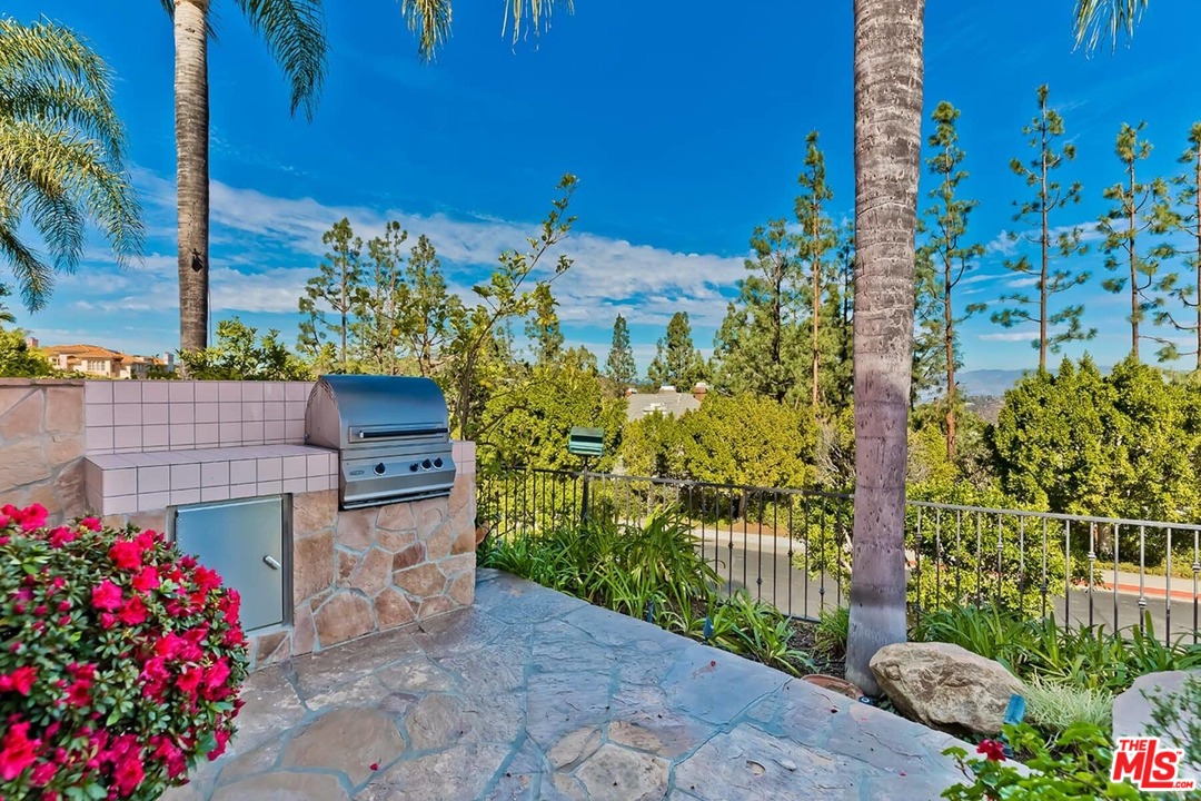12623 Promontory Road Los Angeles, CA 90049 - Photo 16 of 44 Gallery Image 16