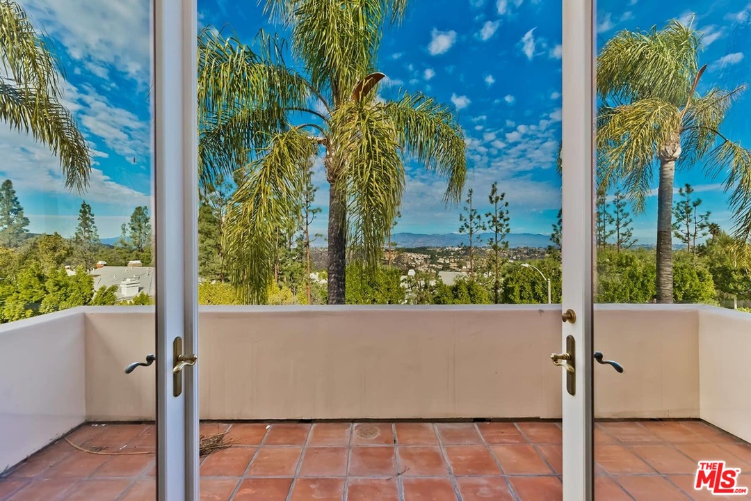 12623 Promontory Road Los Angeles, CA 90049 - Photo 23 of 44 Gallery Image 23
