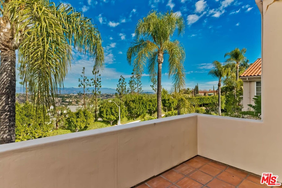 12623 Promontory Road Los Angeles, CA 90049 - Photo 24 of 44 Gallery Image 24