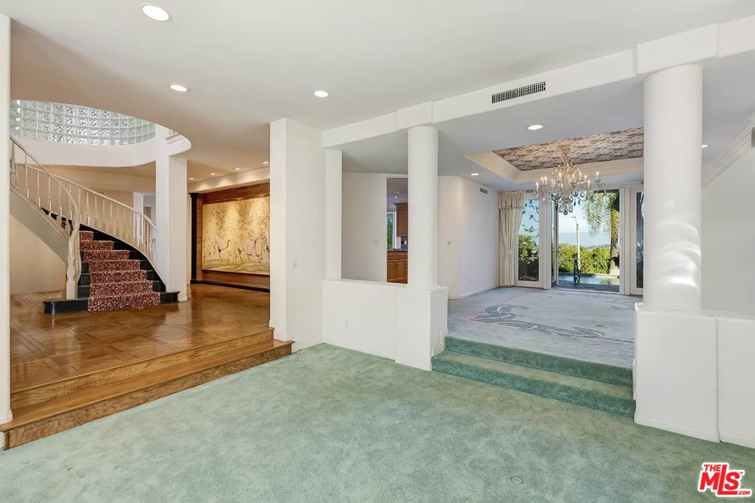 12623 Promontory Road Los Angeles, CA 90049 - Photo 4 of 44 Gallery Image 4
