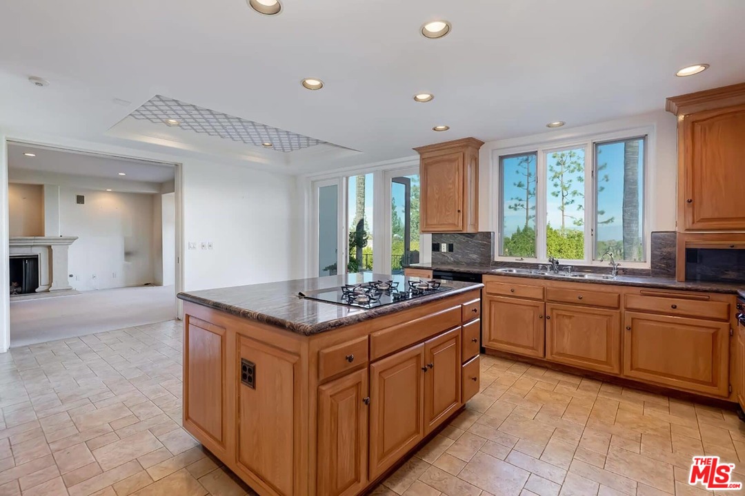 12623 Promontory Road Los Angeles, CA 90049 - Photo 6 of 44 Gallery Image 6