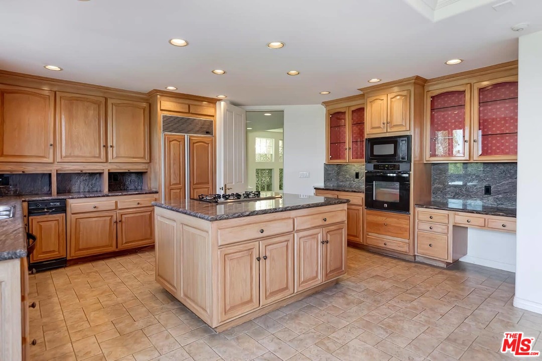 12623 Promontory Road Los Angeles, CA 90049 - Photo 7 of 44 Gallery Image 7