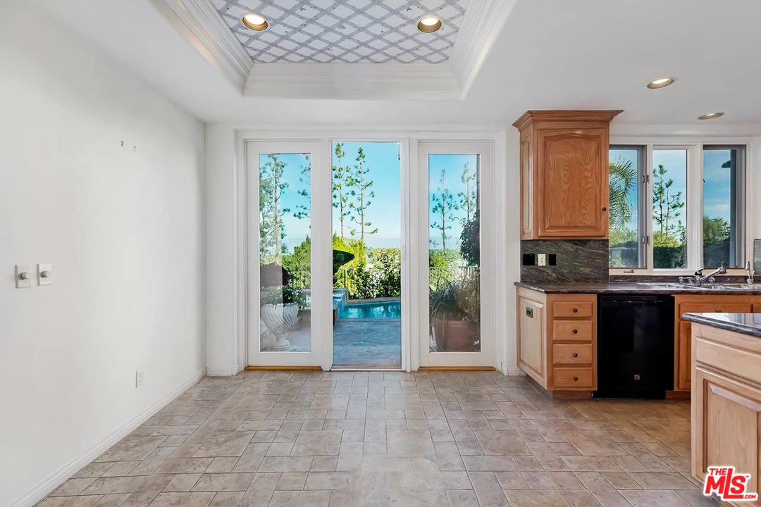12623 Promontory Road Los Angeles, CA 90049 - Photo 9 of 44 Gallery Image 9
