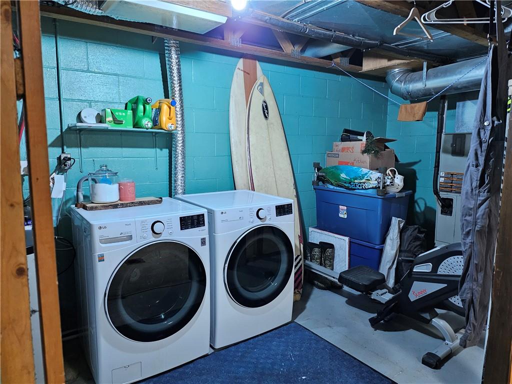 139 Sunset Road Grove City, PA 16127 - Photo 47 of 48 a utility room with dryer washer and other items