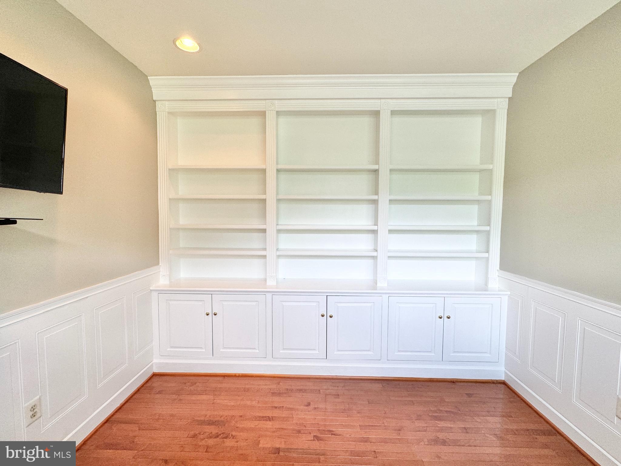 3500 Germainia Court Triangle, VA 22172 - Photo 24 of 77 a view of an empty room with a kitchen