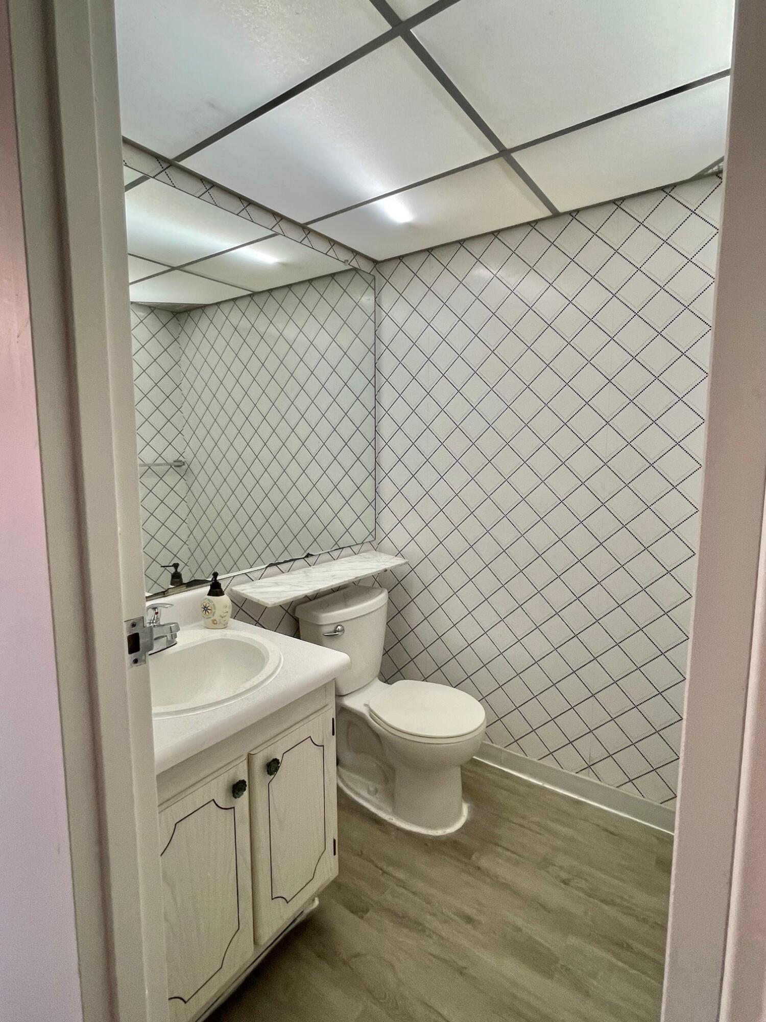 654 Saxony Place Delray Beach, FL 33446 - Photo 7 of 10 IMG_6070