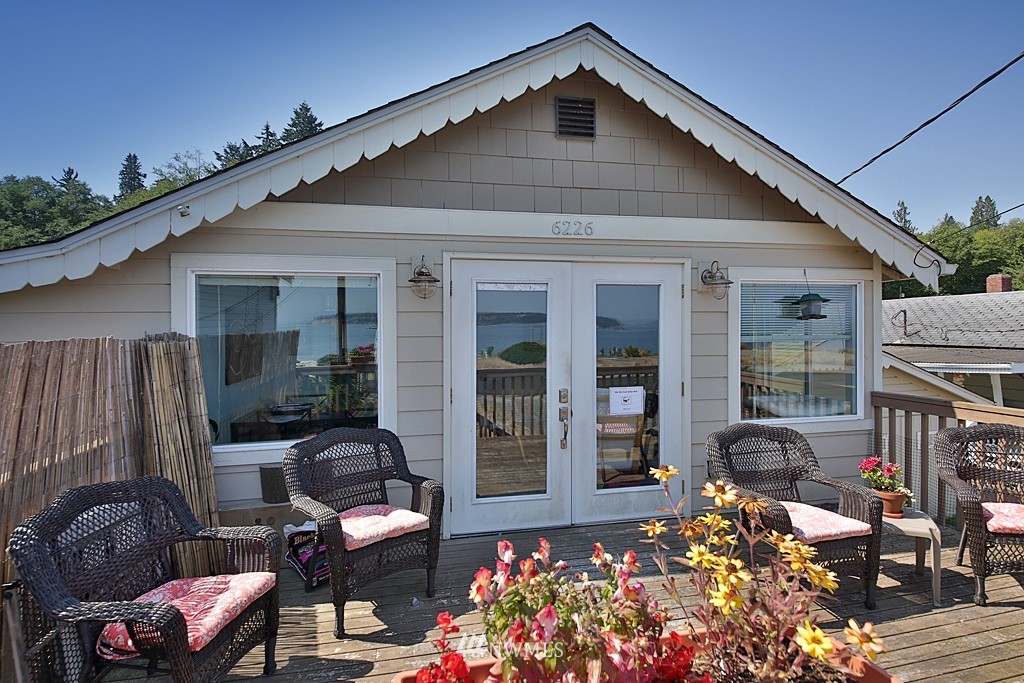 6226 South Brighton Beach Road Clinton, WA 98236 - Photo 2 of 23 Gallery Image 2
