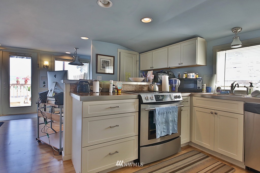 6226 South Brighton Beach Road Clinton, WA 98236 - Photo 14 of 23 Gallery Image 14