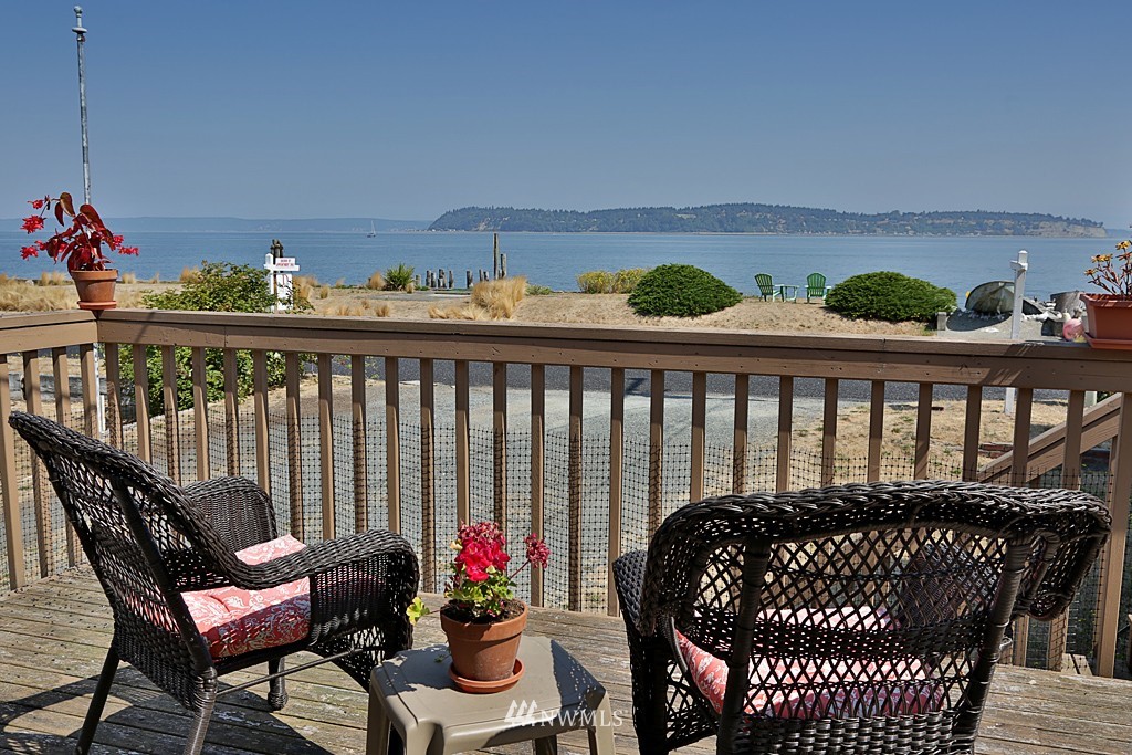 6226 South Brighton Beach Road Clinton, WA 98236 - Photo 3 of 23 Gallery Image 3