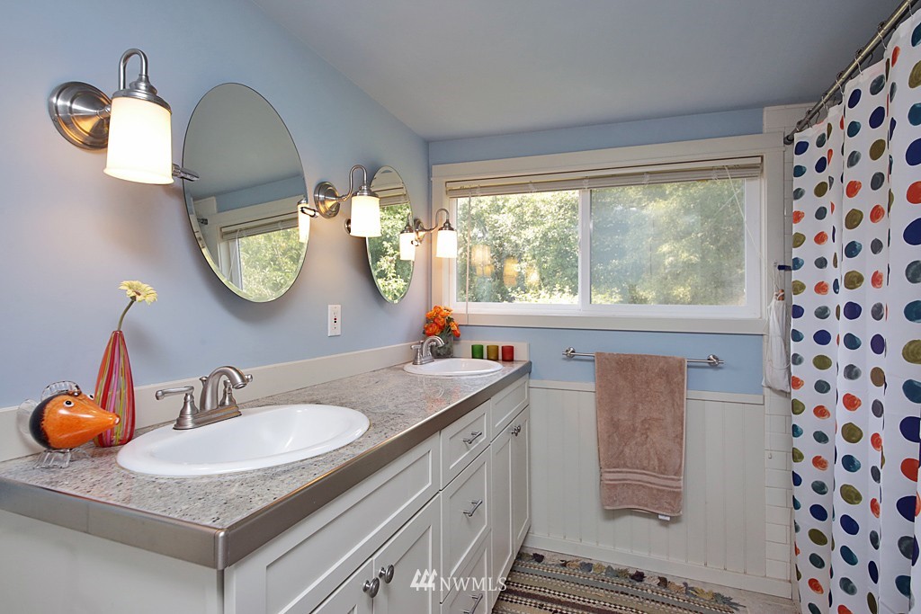 6226 South Brighton Beach Road Clinton, WA 98236 - Photo 10 of 23 Gallery Image 10