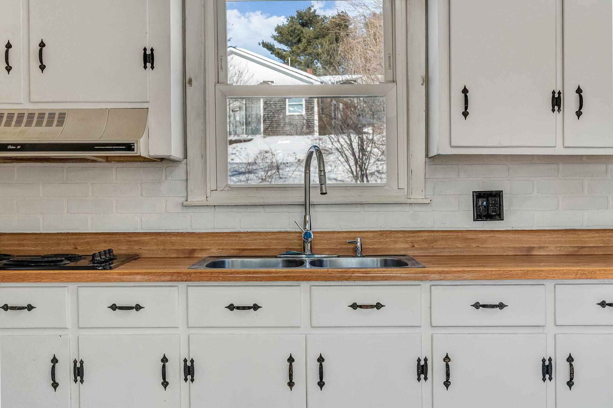 352 Main Road Eddington, ME 04428 - Photo 10 of 44 Kitchen