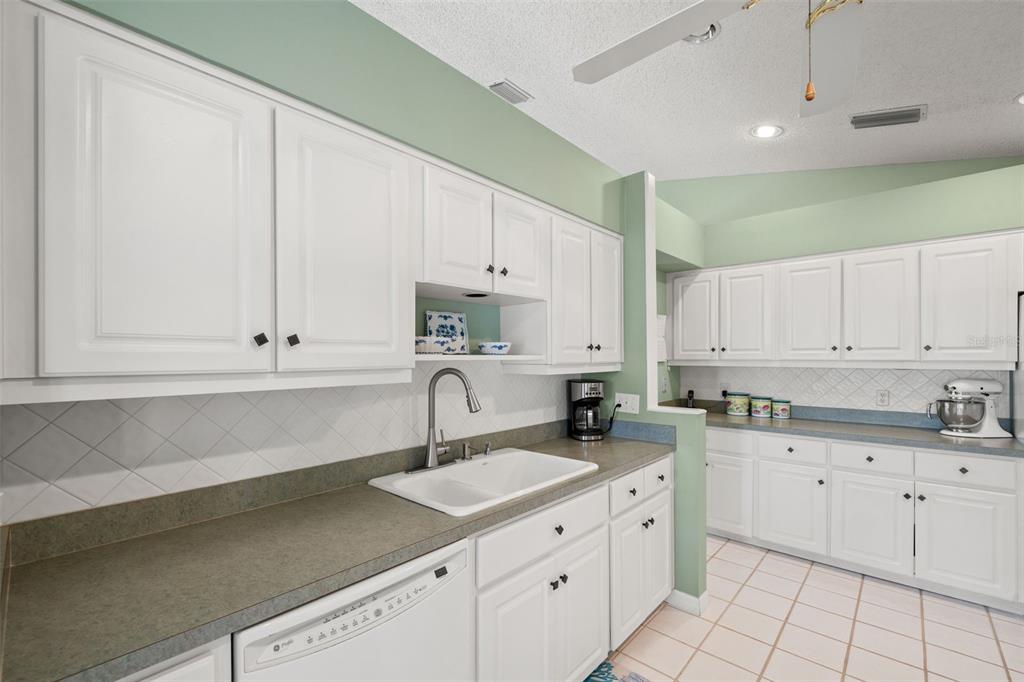 2647 Royal Ridge Drive Spring Hill, FL 34606 - Photo 25 of 73 Gallery Image 25