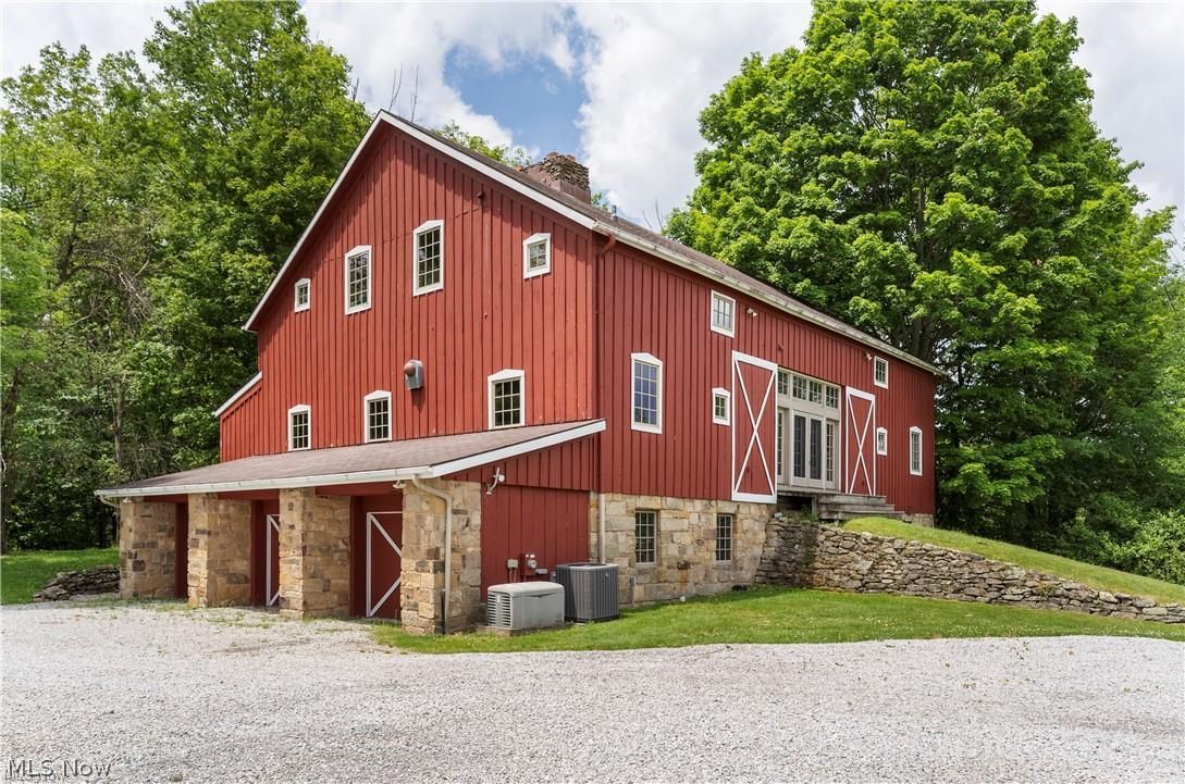 16490 Munn Road Chagrin Falls, OH 44023 - Photo 3 of 37