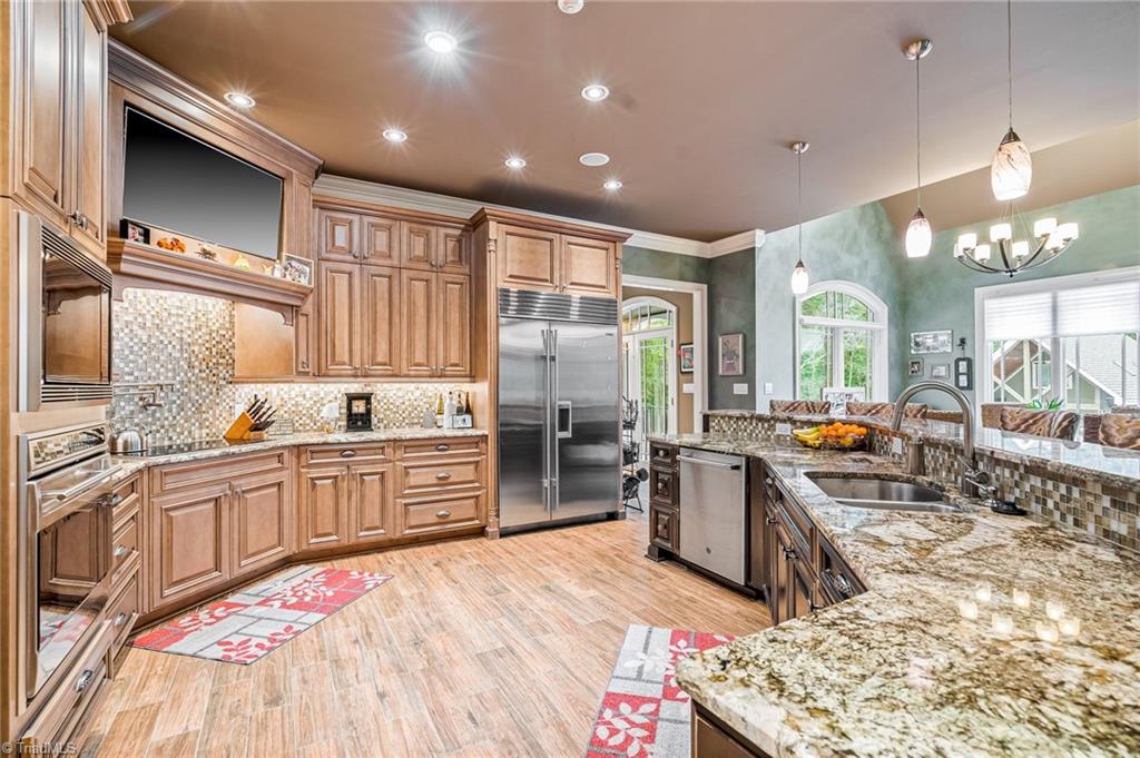 636 Lee Road Thomasville, NC 27360 - Photo 7 of 46 Dining room