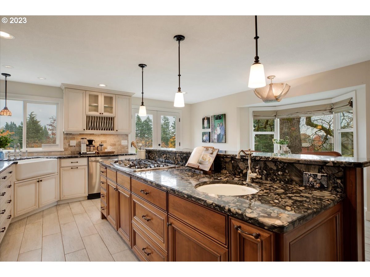 20676 South South End Road Oregon City, OR 97045 - Photo 10 of 48 Gallery Image 10