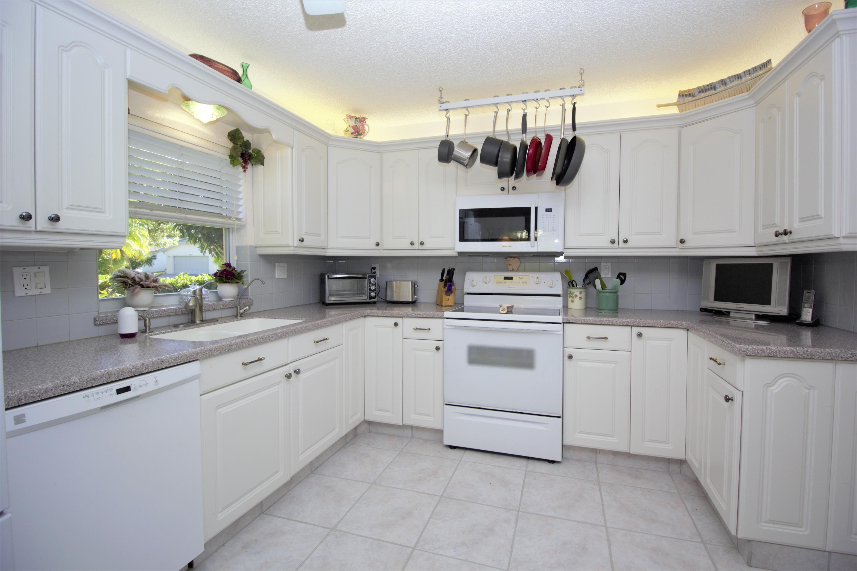 7764 Cloverfield Circle Boca Raton, FL 33433 - Photo 8 of 34 7764 Kitchen 3