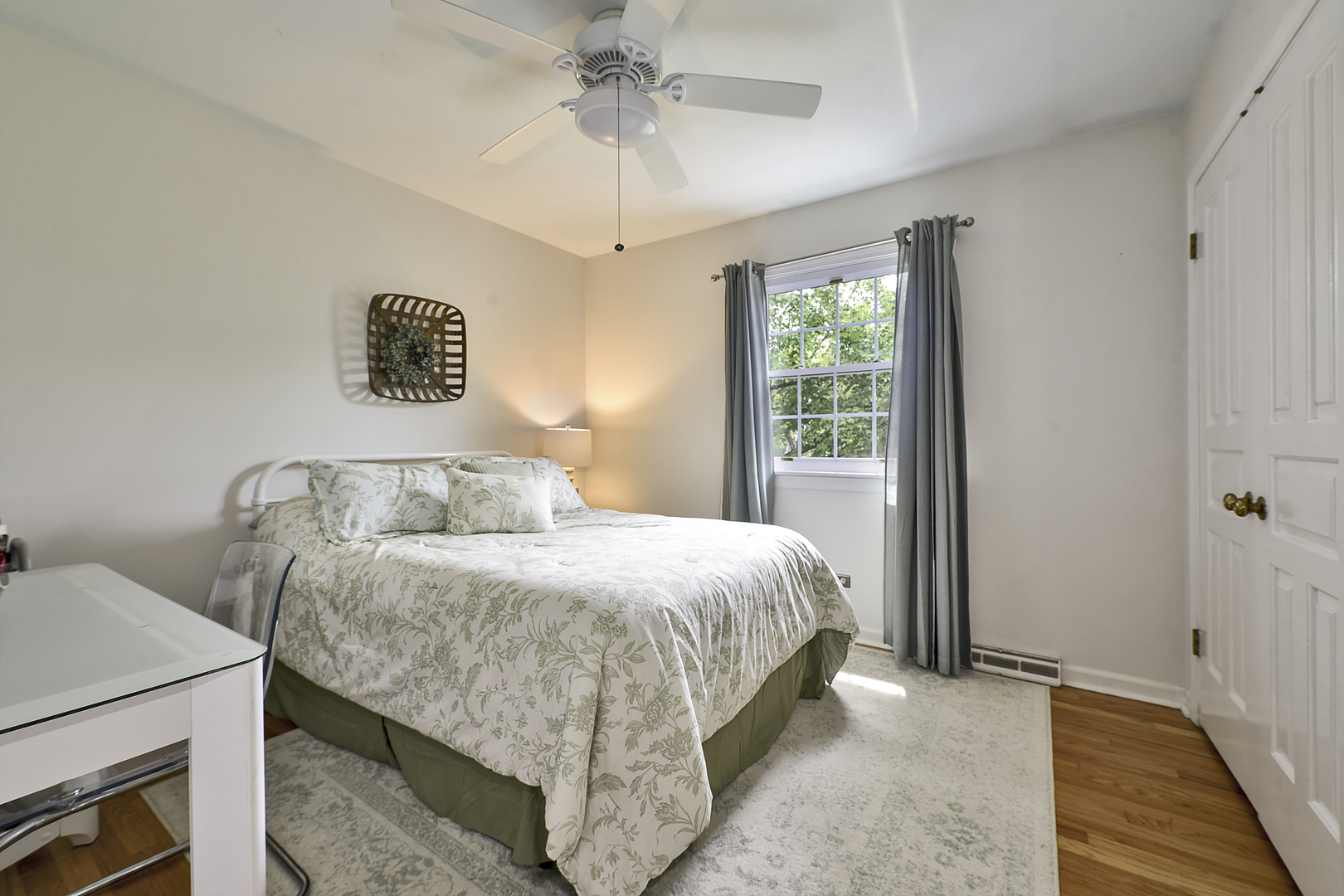 1550 Banbury Road Inverness, IL 60067 - Photo 16 of 32 a bedroom with a bed and a window