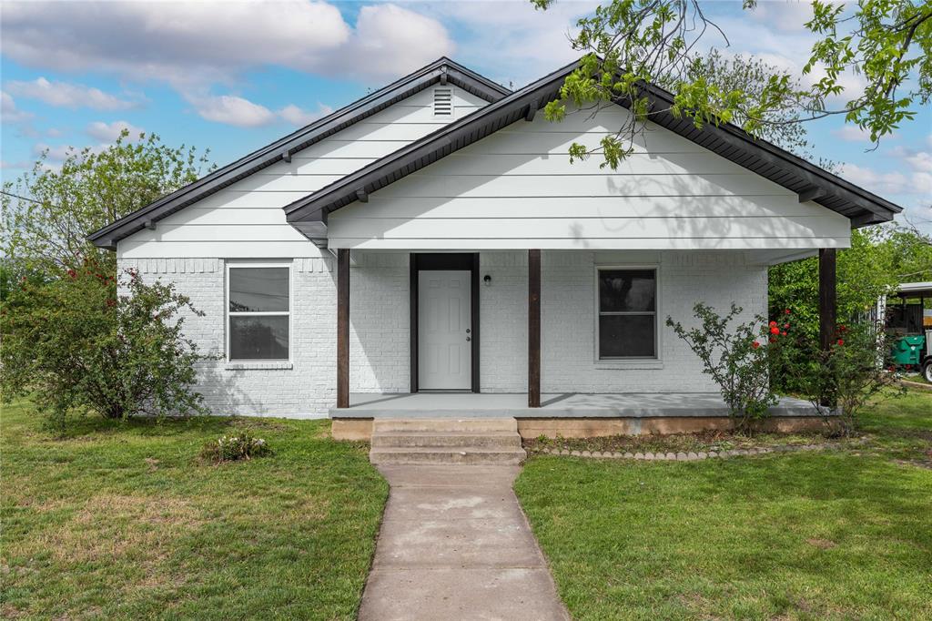 516 South Pecos Street Coleman, TX 76834 - Photo 2 of 32 a front view of a house with a yard