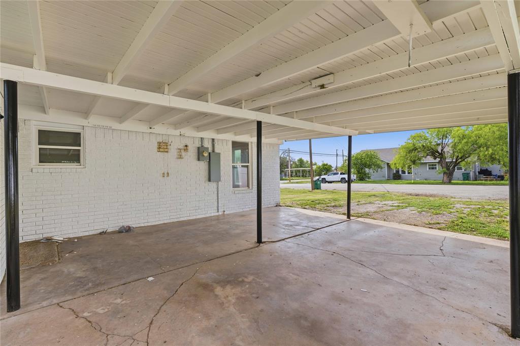 516 South Pecos Street Coleman, TX 76834 - Photo 22 of 32 a view of a big room with porch