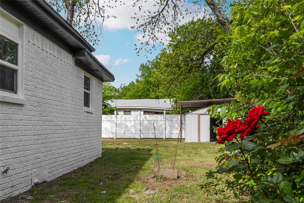 516 South Pecos Street Coleman, TX 76834 - Photo 28 of 32 a view of a backyard of the house