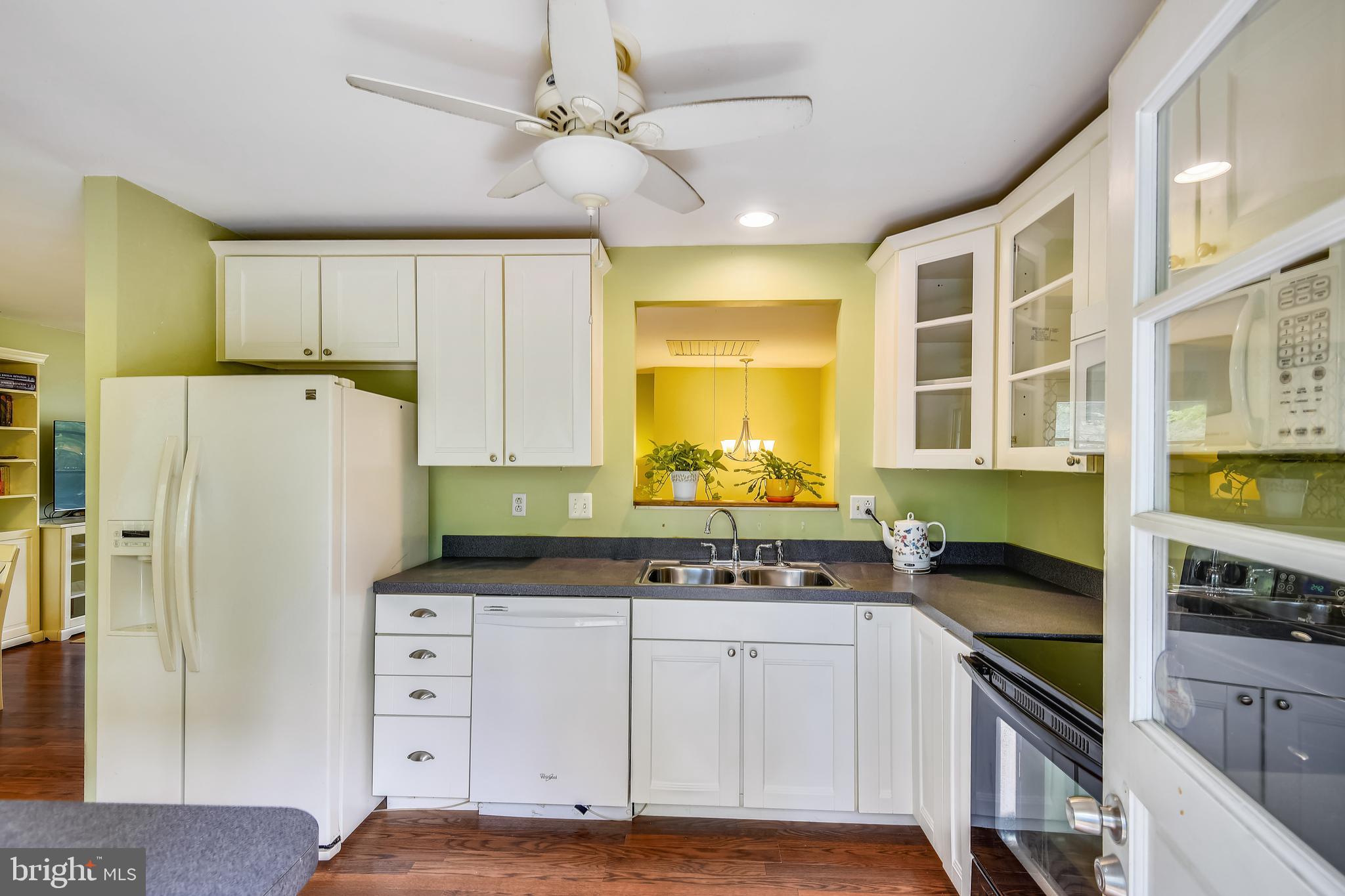 448 Ruth Road Arnold, MD 21012 - Photo 14 of 33 Pass through to Living Room