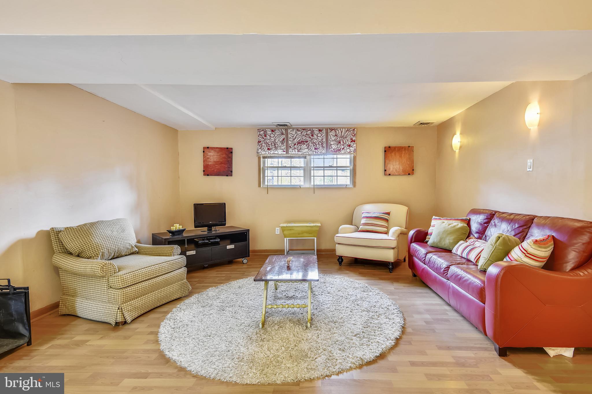 448 Ruth Road Arnold, MD 21012 - Photo 18 of 33 Spacious Family Room
