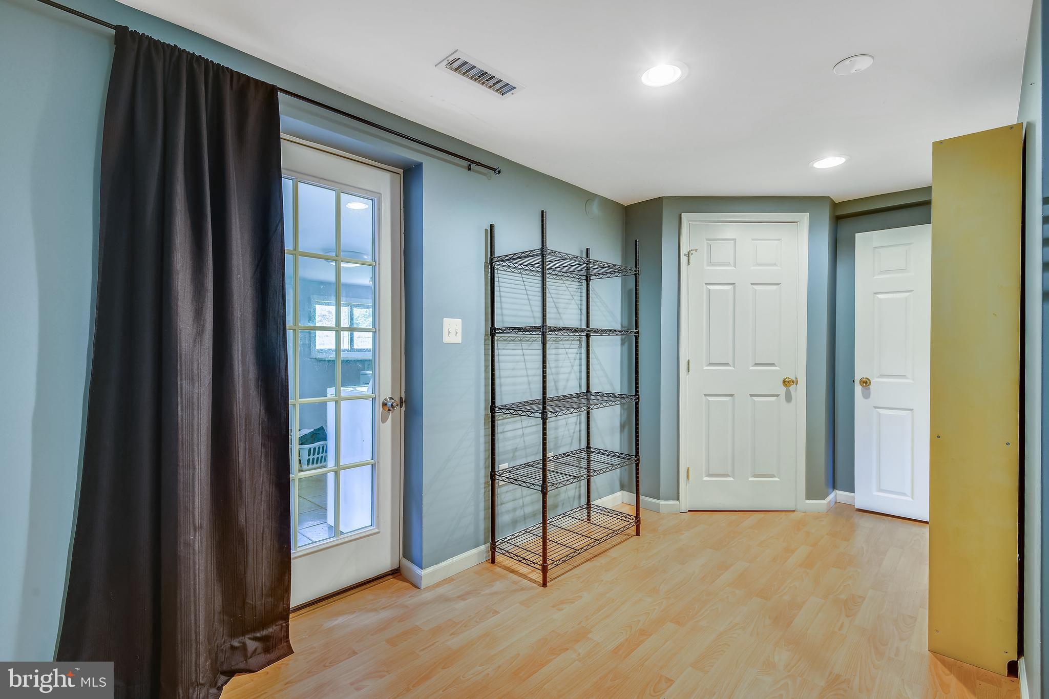 448 Ruth Road Arnold, MD 21012 - Photo 23 of 33 Possible office space