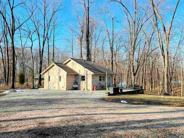 $229,000 | 2072 East 300 South, Washington, IN 47501